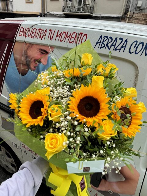 BOUQUET GIRASOLES Y ROSAS